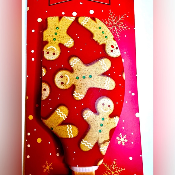 2 Gingerbread Men Cookies Silicone Spatulas Merry Christmas Etched on Handles - Picture 1 of 7
